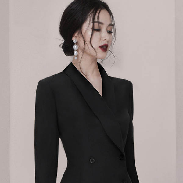 Vestido de saia justa com jaqueta