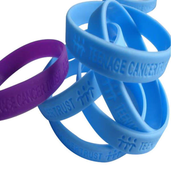 Nike lança pulseiras de silicone, pulseiras de basquete e pulseiras esportivas.
