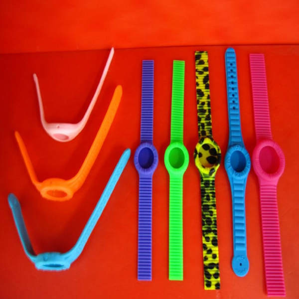 Nike lança pulseiras de silicone, pulseiras de basquete e pulseiras esportivas.