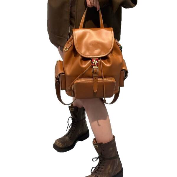 Miu Mu2025 nova mochila de couro duplo de ombros de alta sensibilidade de mão de ombro único de trabalho real mochila femininas atacado