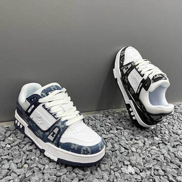 Sapatos masculinos de outono de 2025 novos sapatos de descanso suave com sapatos esportivos de grande porte de tendência permeável para casais