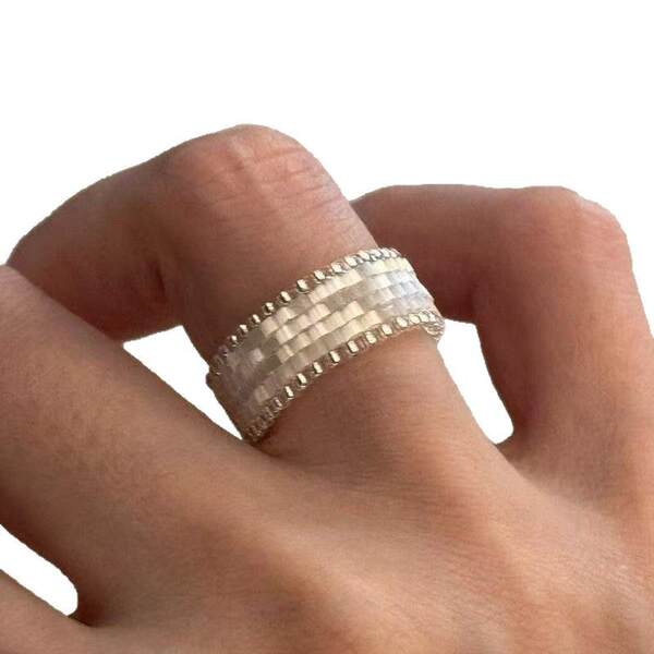 Anel de Contas de Vidro Artisanal Feminino