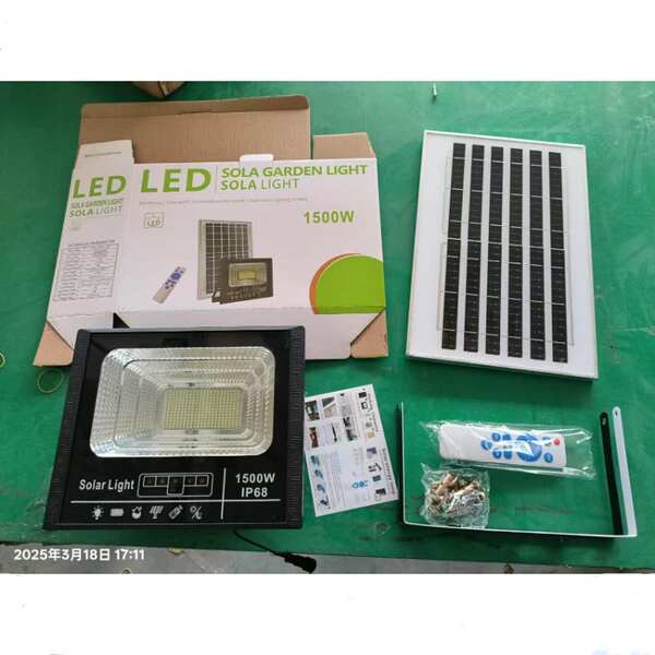 Lâmpada Solar de Jardim com Sensor de Movimento