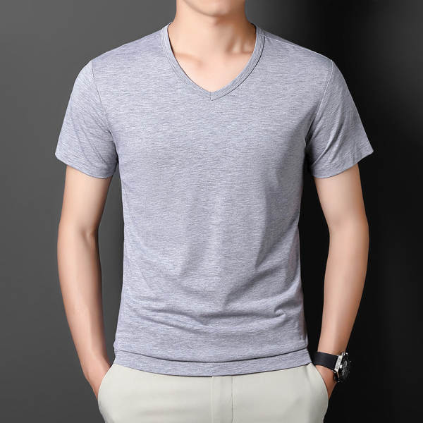 Modelo de algodão gelado masculino T-shirt 2024 novo verão puro V-shirt de alta qualidade T-shirt masculino
