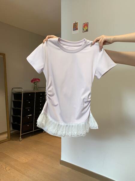 Camiseta feminina curta com babados