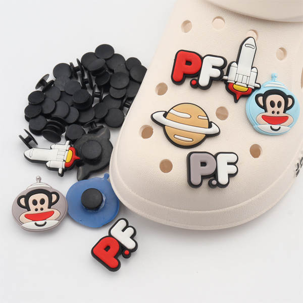 Ferramenta de fixação para sapatos