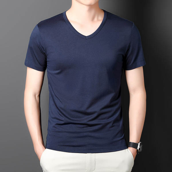 Modelo de algodão gelado masculino T-shirt 2024 novo verão puro V-shirt de alta qualidade T-shirt masculino