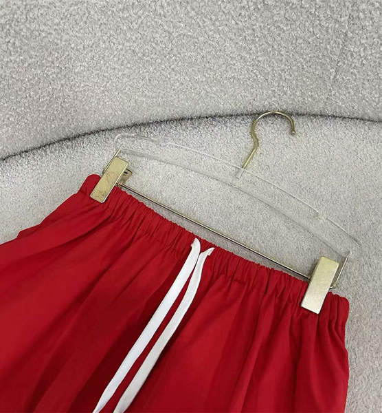 No verão, a nova versão de alta qualidade do óleo do sul com a letra mmu é estampada com uma corda fina e meio-cortinha.