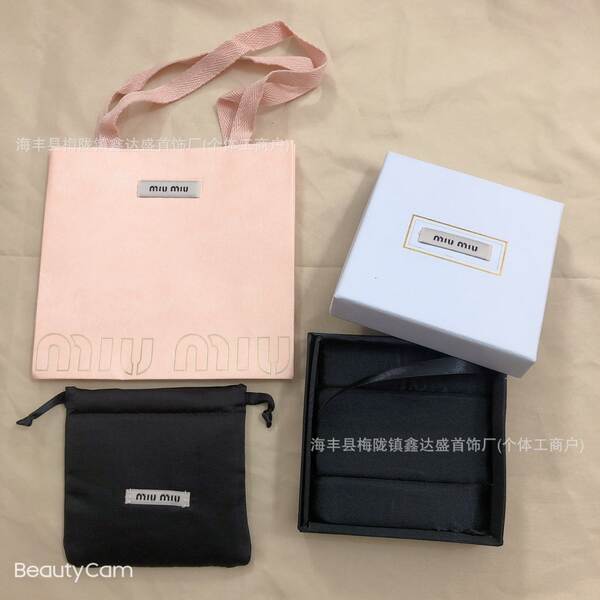 Brinco Miu Elegante