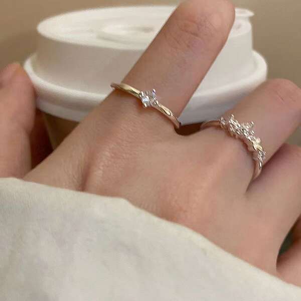 Anel de Zircônia com Abertura em Forma de Borboleta