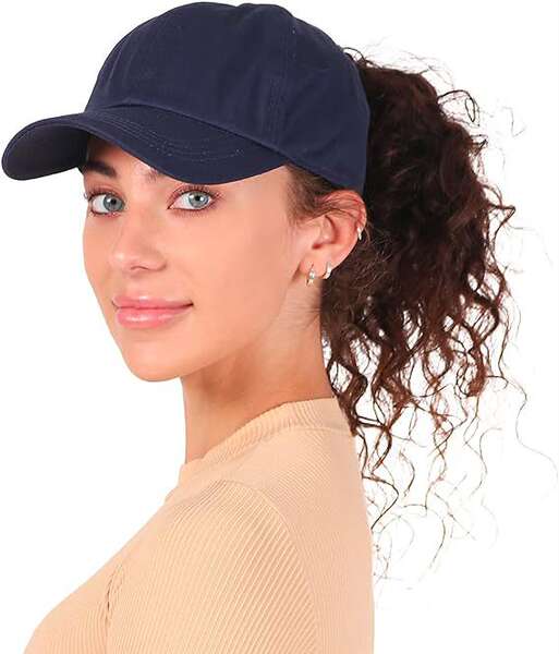 Mulheres da Amazônia com chapéu de baseball duplo