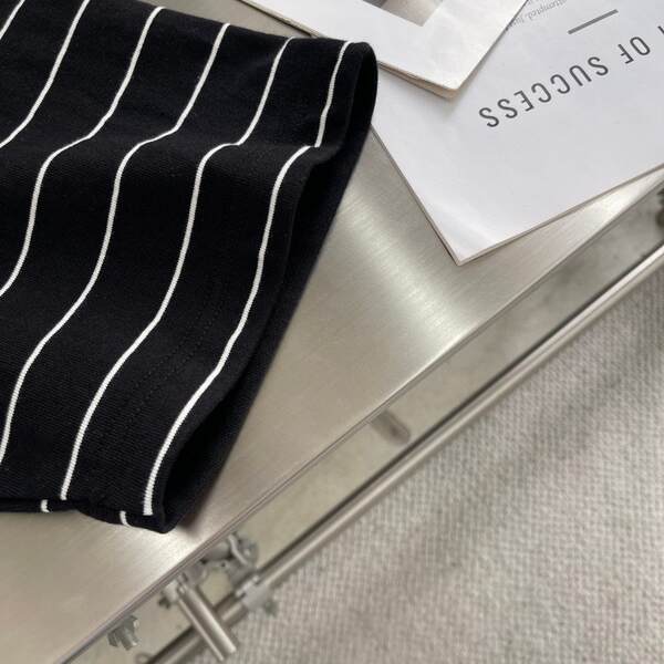 Versão correta 25 verão novo modelo miu falso casamento tiras de corda relaxante calça curta T-shirt masculino e feminino do mesmo estilo colarinho