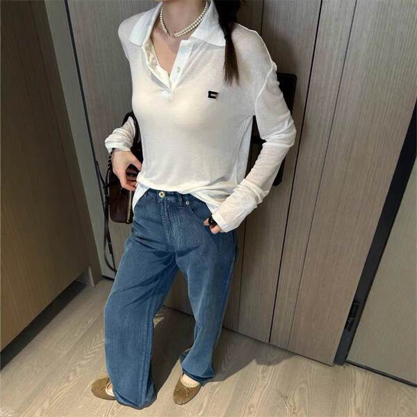 Camiseta feminina de polo com bordado