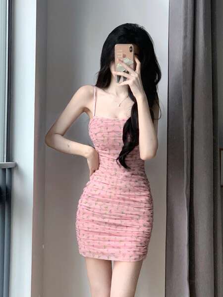 Vestido curto sem mangas rosa