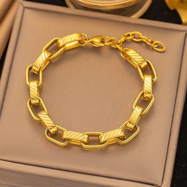 Lanche de aço transfronteiriço de Dongguan não cai de cor novo modelo japonês coreano acessório lanche mulher 18k ouro moda leve e luxuosa sensação de luxo