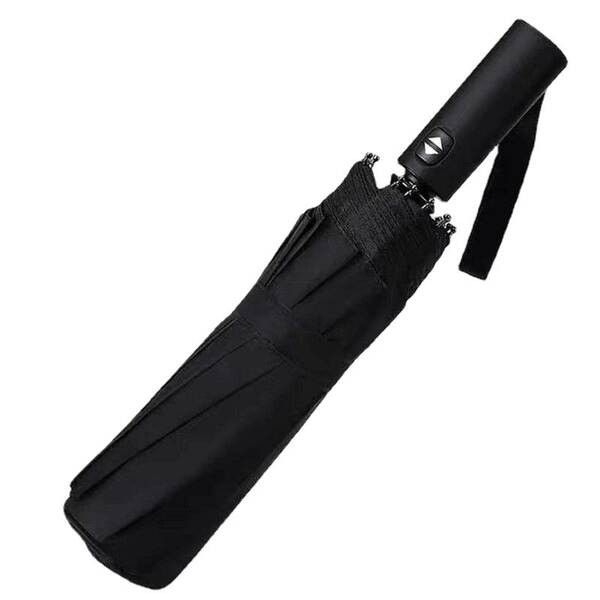 Um guarda-chuva automático masculino reforçado com chuva e chuva dois com um guarda-chuva feminino triplo e um guarda-chuva de sol dobrável