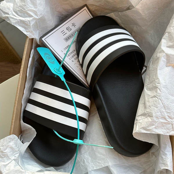 Sapatos masculinos e femininos do mesmo modelo para o verão com um novo modelo de deslizamento de fundo plano anti-odor eva velocidade seca uma palavra deslocação de esportes de lazer