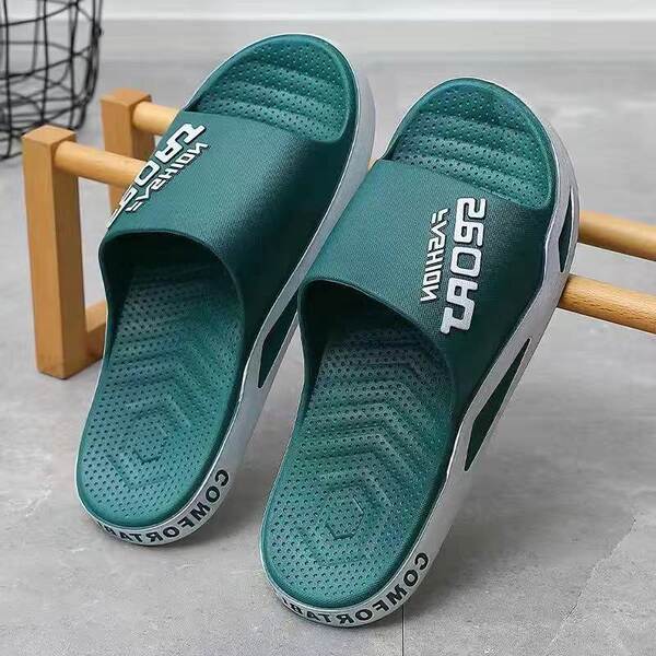 2023 Nova versão coreana de calçado masculino tendência vestido em casa banheiro de fundo grosso resistente ao desgaste homens calçados frios atacado