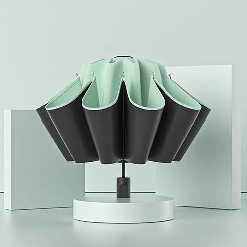 Um guarda-chuva automático masculino reforçado com chuva e chuva dois com um guarda-chuva feminino triplo e um guarda-chuva de sol dobrável