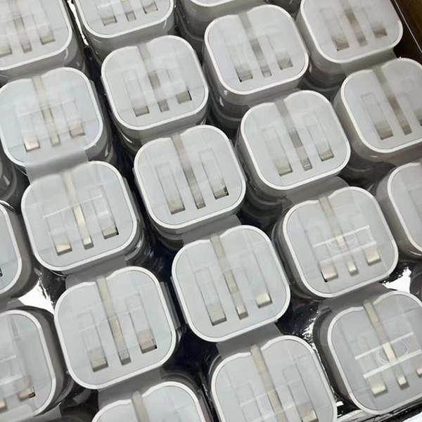 Carregador rápido para telemóveis 13 da Apple com o pé dobrável padrão PD20W com a interface de carregamento rápido Type-C