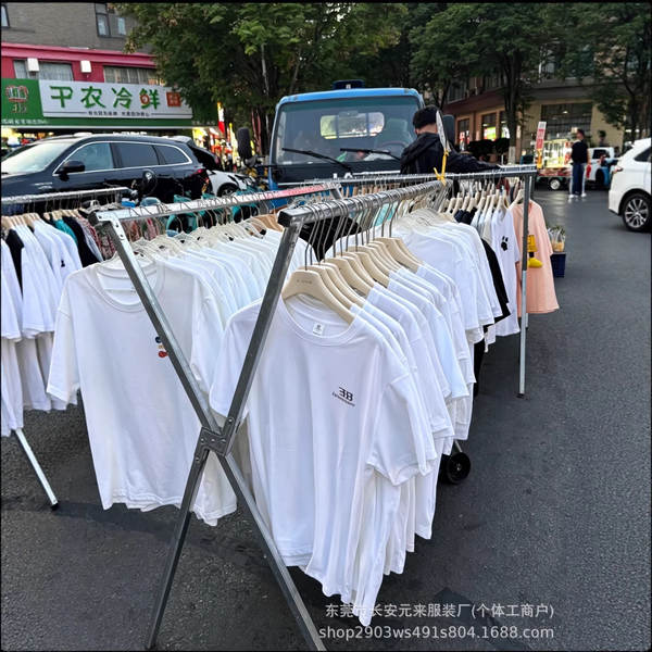Camiseta masculina curta e larga