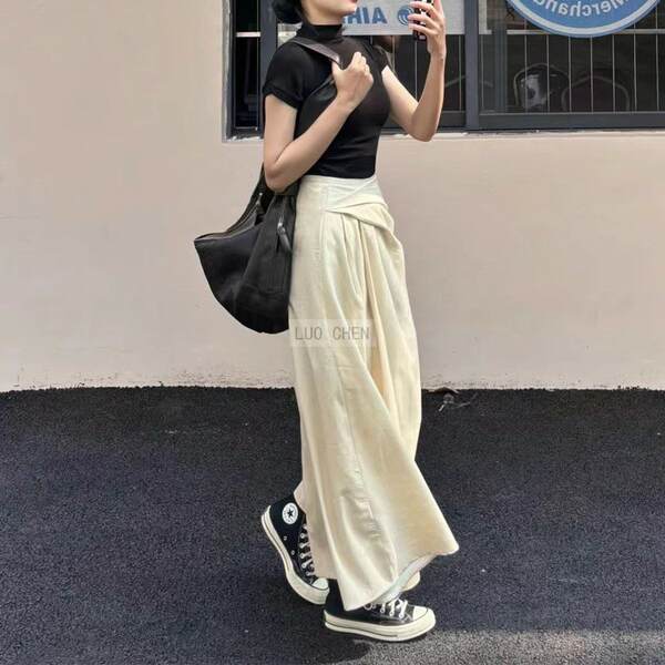 Vestido de meia-cabeça e meia-cabeça com uma camiseta franco-francesa.