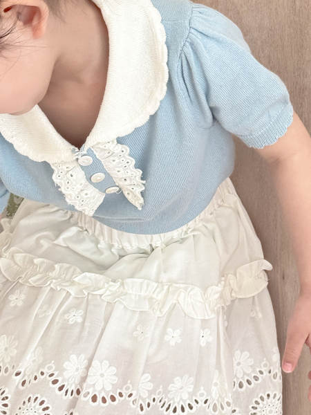 No verão de 26 anos, a camiseta do pai e do filho é feita de mangas curtas, e a camiseta do filho é feita de mangas curtas.