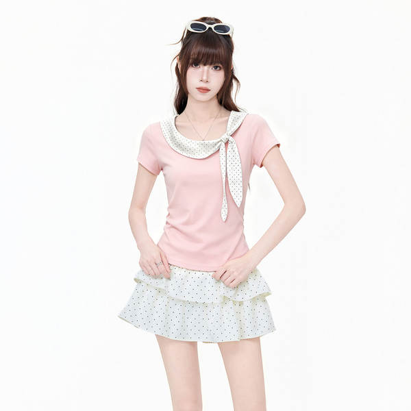 Camisa feminina curta rosa com bolinhas e laço