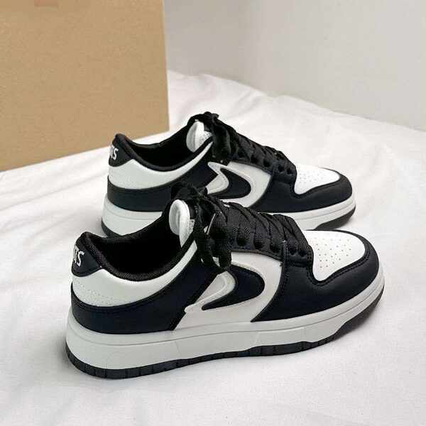 Sapatos femininos clássicos em preto e branco 2025 novos sapatos esportivos de casal de moda coreana de quatro estações
