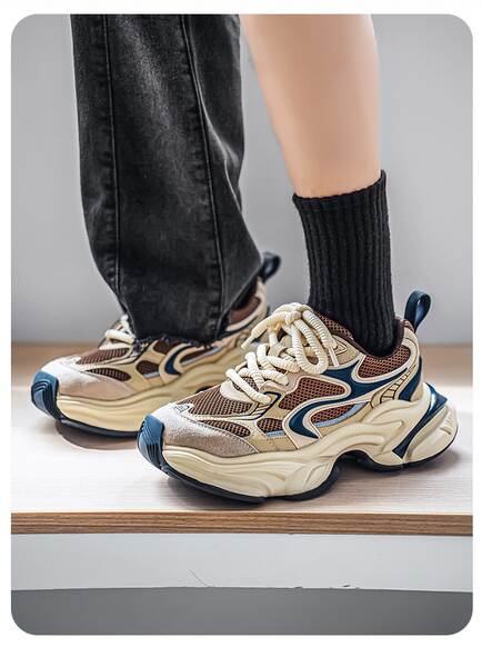 No verão de 2026, o novo modelo de calçado de ar para homens no outono, a tendência é aumentar o tamanho dos sapatos de lazer para homens.