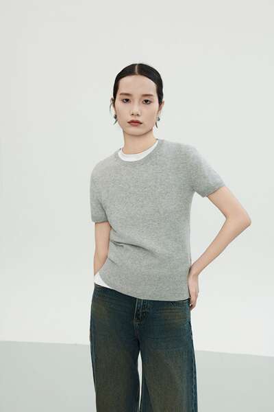 Blusa de lã merino curta