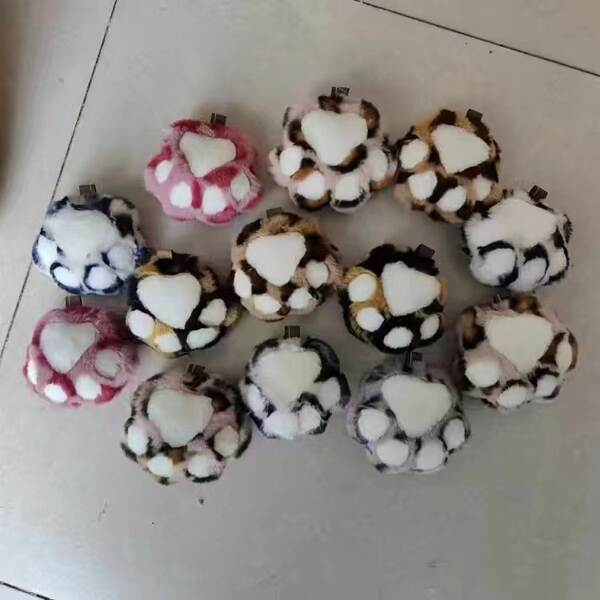 Pendente de Unha de Gato Peludo para Bolsa