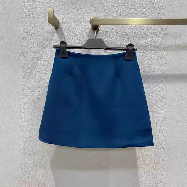 Conjunto de saia e jaqueta curta