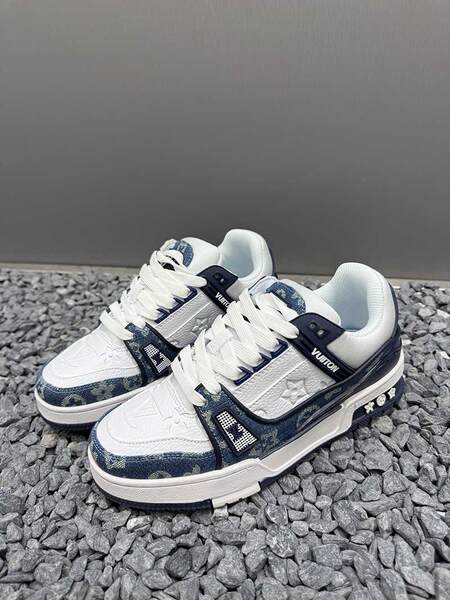 Sapatos masculinos de outono de 2025 novos sapatos de descanso suave com sapatos esportivos de grande porte de tendência permeável para casais