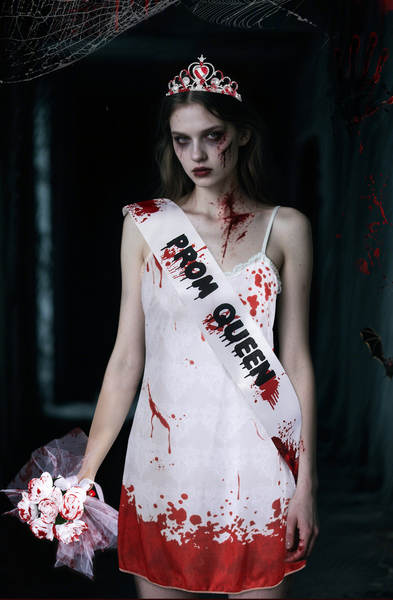 A noiva de Halloween tem um estilo fantástico de vestir-se de costume.