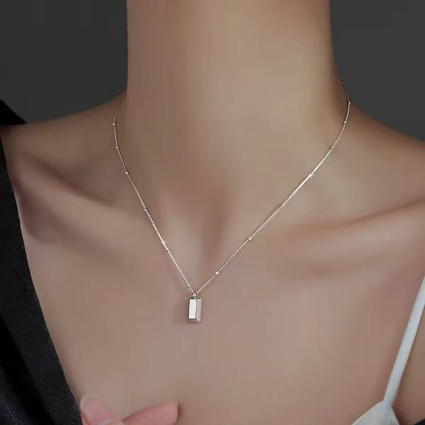 S925 Puro Prata Borboleta Colar Mulheres Pequenos Design Simples Delicioso doce e luxuoso Cadeia de cordão de serpente Sensor avançado