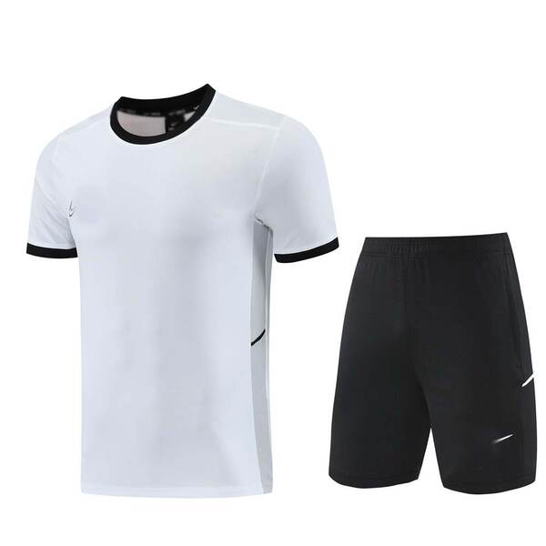 Novo modelo de esportes de corrida de moda de verão tendência moda suave e rápida secagem de ar de pulseiras curtas calças de treinamento