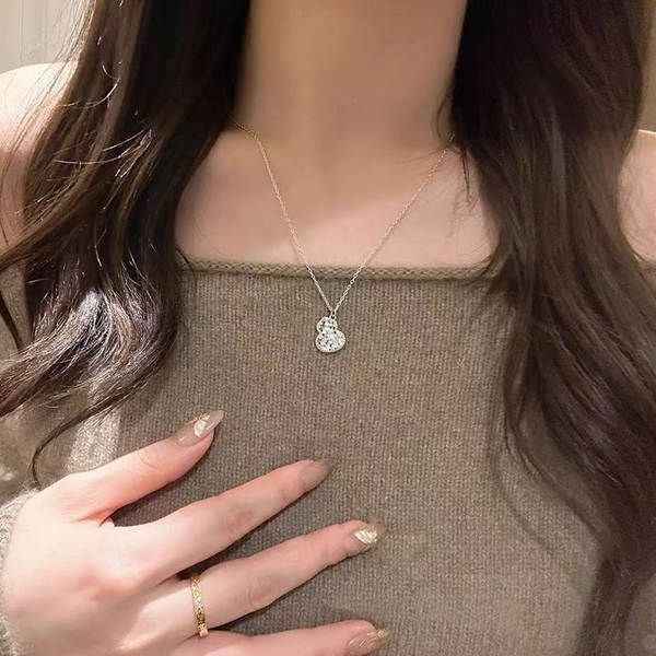 S925 Puro Prata Borboleta Colar Mulheres Pequenos Design Simples Delicioso doce e luxuoso Cadeia de cordão de serpente Sensor avançado