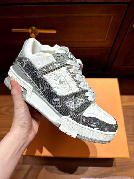 Sapatos de couro confortáveis