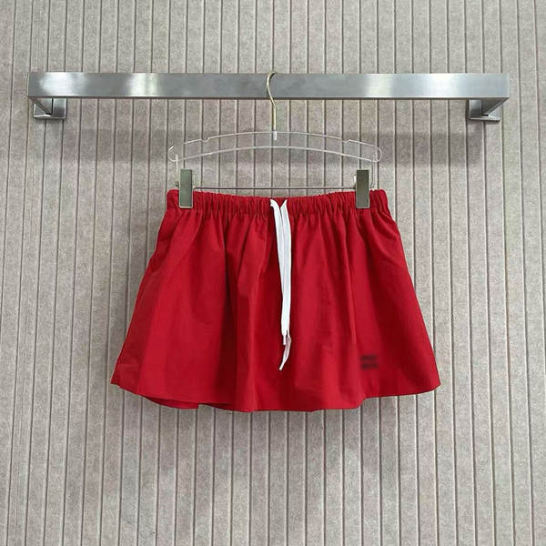No verão, a nova versão de alta qualidade do óleo do sul com a letra mmu é estampada com uma corda fina e meio-cortinha.