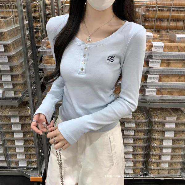 Camisa longa de manga com botão em azul claro