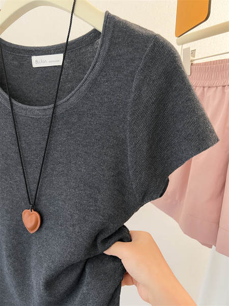 Camiseta feminina de algodão curtinha