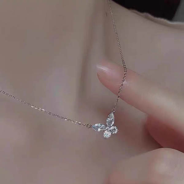 S925 Puro Prata Borboleta Colar Mulheres Pequenos Design Simples Delicioso doce e luxuoso Cadeia de cordão de serpente Sensor avançado