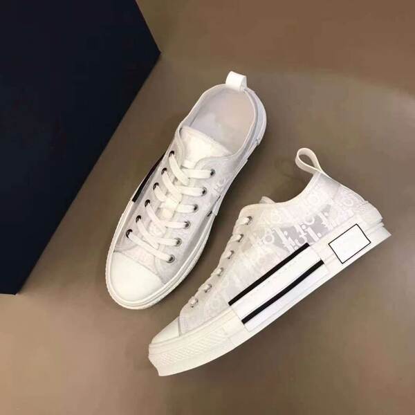 Europa Estação D Casa 2026 Calçado de vela de ar Pequenos sapatos brancos Mulheres de baixo plano impressão de letras de tabuleiro de esportes