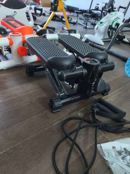 Fabricante de origem transfronteiriça escada de exercício silenciosa para uso doméstico tipo interno mini com polia hidráulica escada para montanha