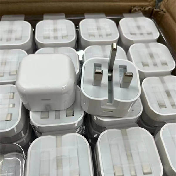 Carregador rápido para telemóveis 13 da Apple com o pé dobrável padrão PD20W com a interface de carregamento rápido Type-C