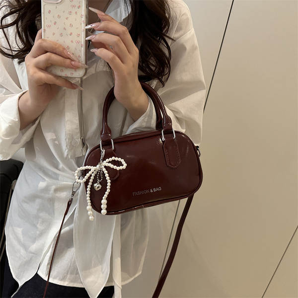 Bolsa tiracolo fashion simples quadrada 2025 verão nova coleção pérola laço borboleta ombro único transversal tendência