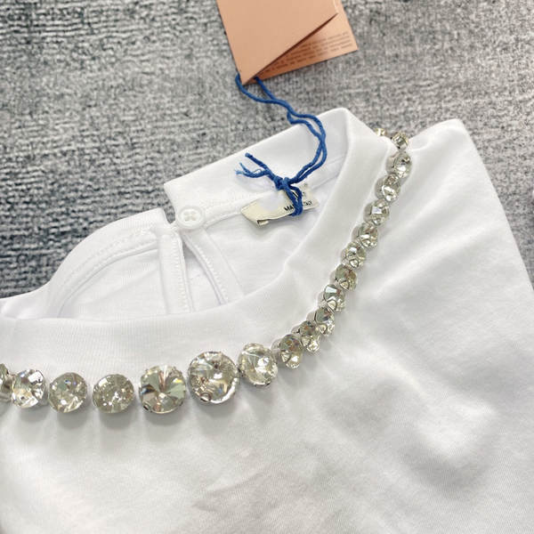 A nova camiseta da primavera e do verão de 2025 é a camiseta feminina de curta-metragem.