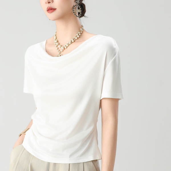 Naia Islamic Acid, uma camiseta de luxo de luxo leve com mangas curtas.