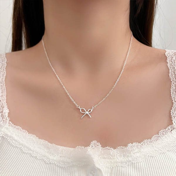 S925 Puro Prata Borboleta Colar Mulheres Pequenos Design Simples Delicioso doce e luxuoso Cadeia de cordão de serpente Sensor avançado